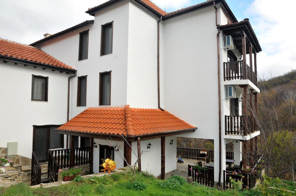 Family Hotel And Restaurant Plamena Oreshak  Esterno foto