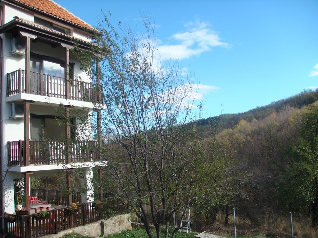 Family Hotel And Restaurant Plamena Oreshak  Esterno foto